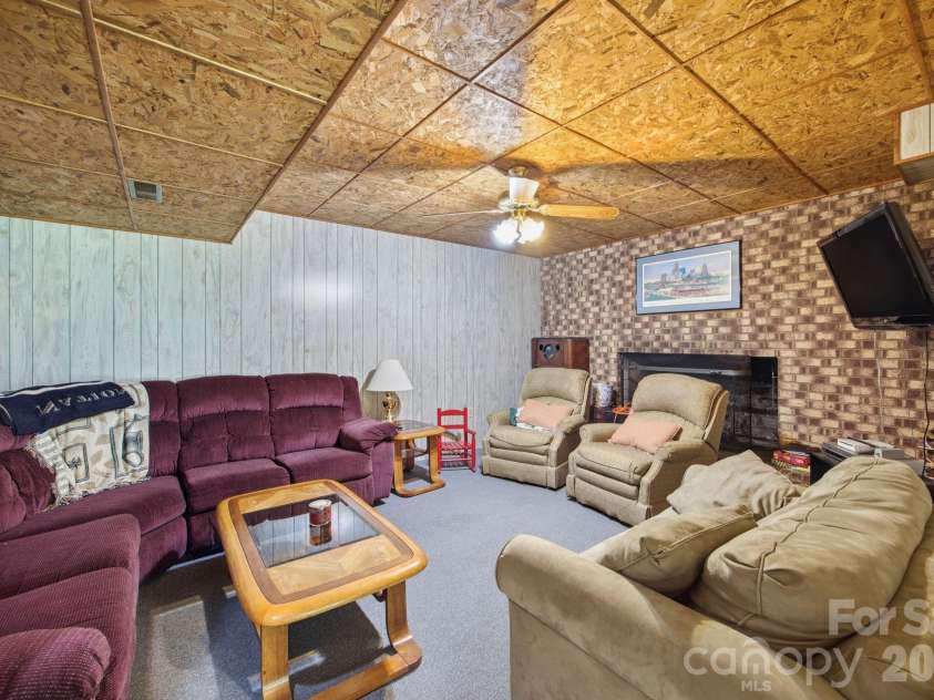 220 Shoreline Loop, Mooresville, NC 28117.  MLS# CAR4383743, YatesRealty ID 29083. 