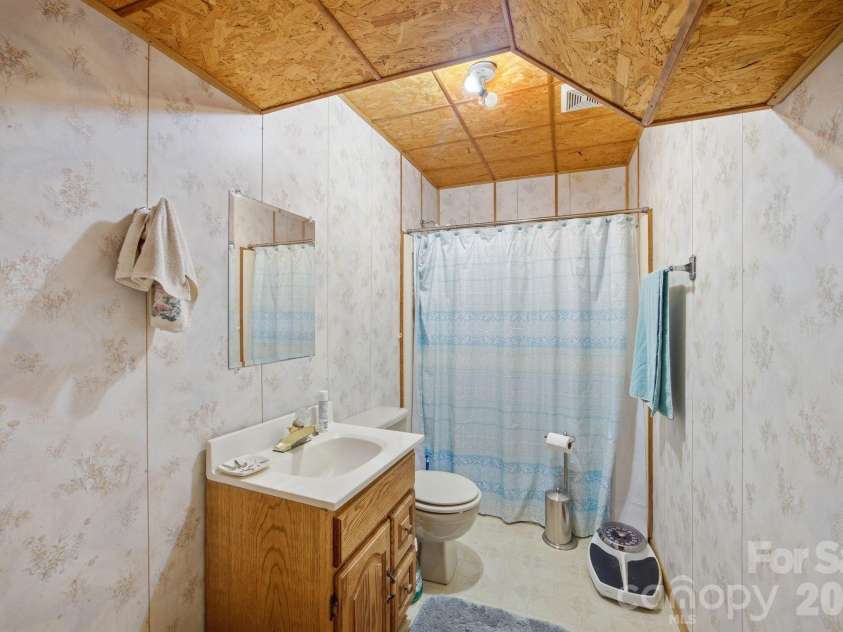 220 Shoreline Loop, Mooresville, NC 28117.  MLS# CAR4383743, YatesRealty ID 29083. 