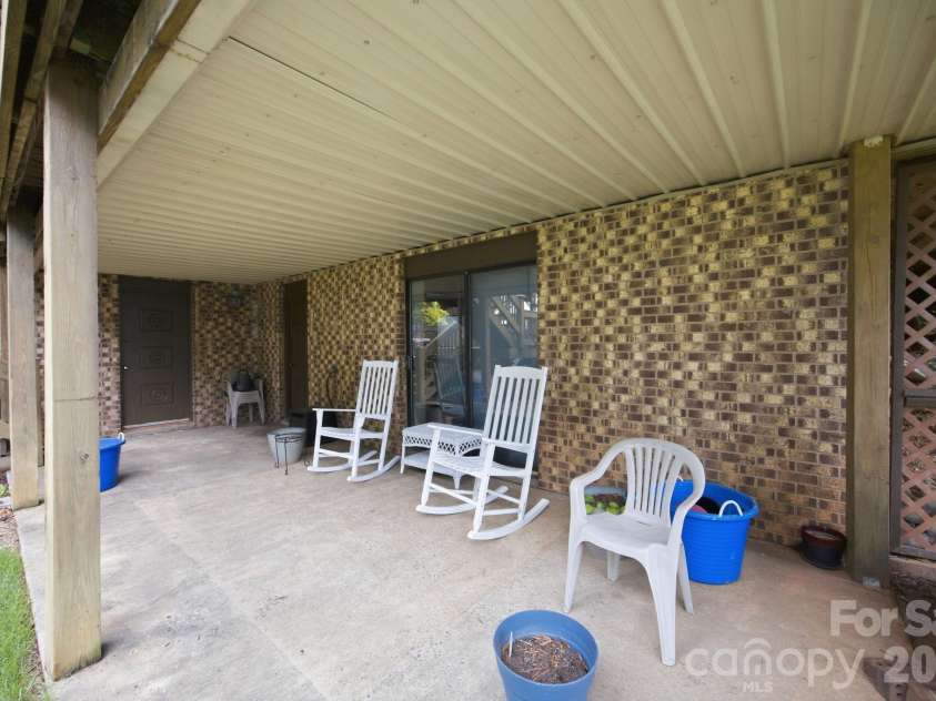 220 Shoreline Loop, Mooresville, NC 28117.  MLS# CAR4383743, YatesRealty ID 29083. 