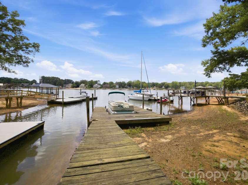 220 Shoreline Loop, Mooresville, NC 28117.  MLS# CAR4383743, YatesRealty ID 29083. 