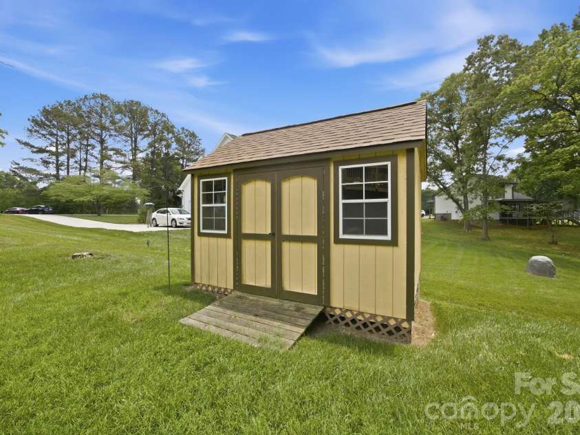 220 Shoreline Loop, Mooresville, NC 28117.  MLS# CAR4383743, YatesRealty ID 29083. 