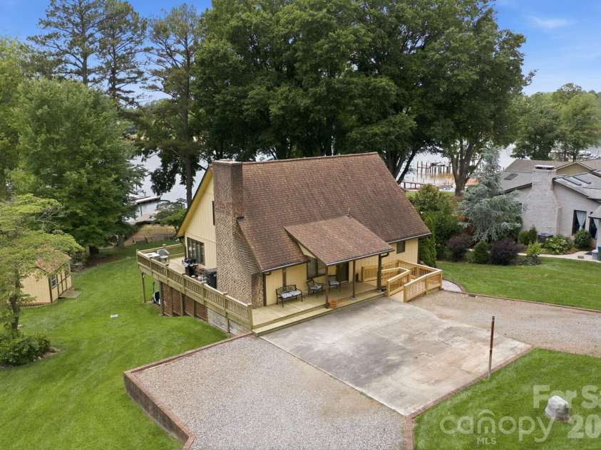 220 Shoreline Loop, Mooresville, NC 28117.  MLS# CAR4383743, YatesRealty ID 29083. 
