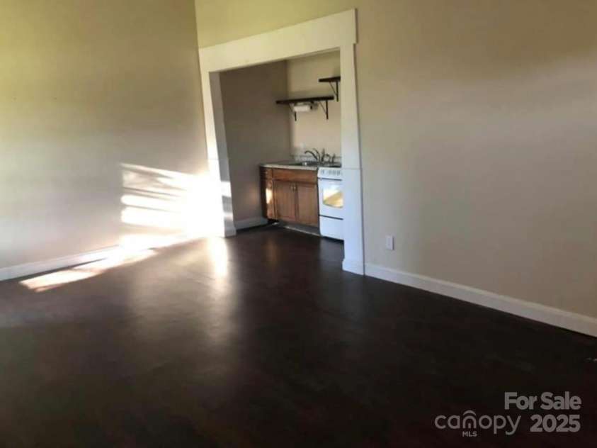 379 Louisiana Avenue, Asheville, NC 28806.  MLS# CAR4274762, YatesRealty ID 29083. 
