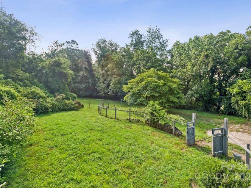 379 Louisiana Avenue, Asheville, NC 28806.  MLS# CAR4277733, YatesRealty ID 29083. 