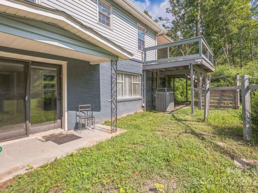 379 Louisiana Avenue, Asheville, NC 28806.  MLS# CAR4277733, YatesRealty ID 29083. 