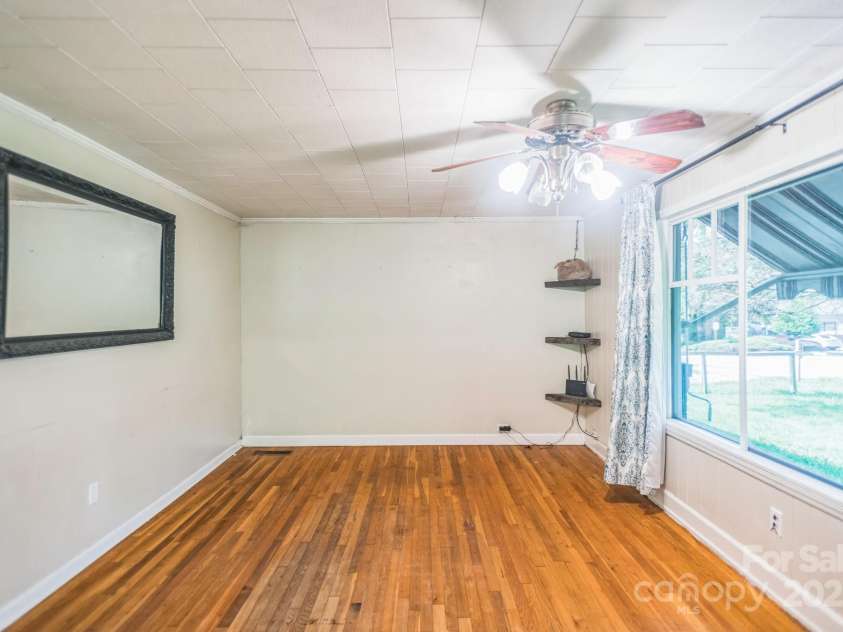 379 Louisiana Avenue, Asheville, NC 28806.  MLS# CAR4277733, YatesRealty ID 29083. 
