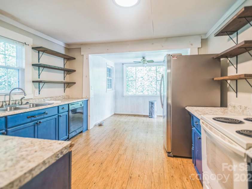 379 Louisiana Avenue, Asheville, NC 28806.  MLS# CAR4277733, YatesRealty ID 29083. 