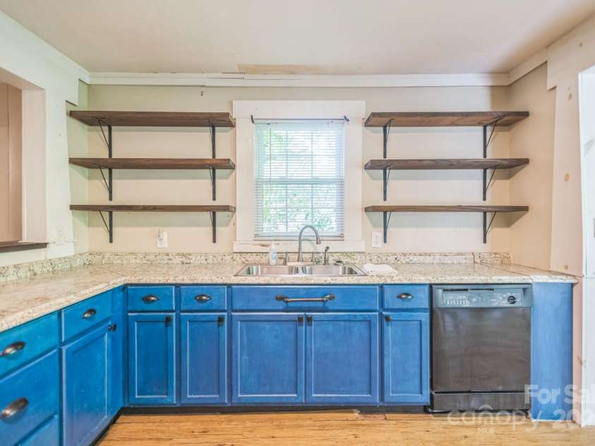 379 Louisiana Avenue, Asheville, NC 28806.  MLS# CAR4277733, YatesRealty ID 29083. 