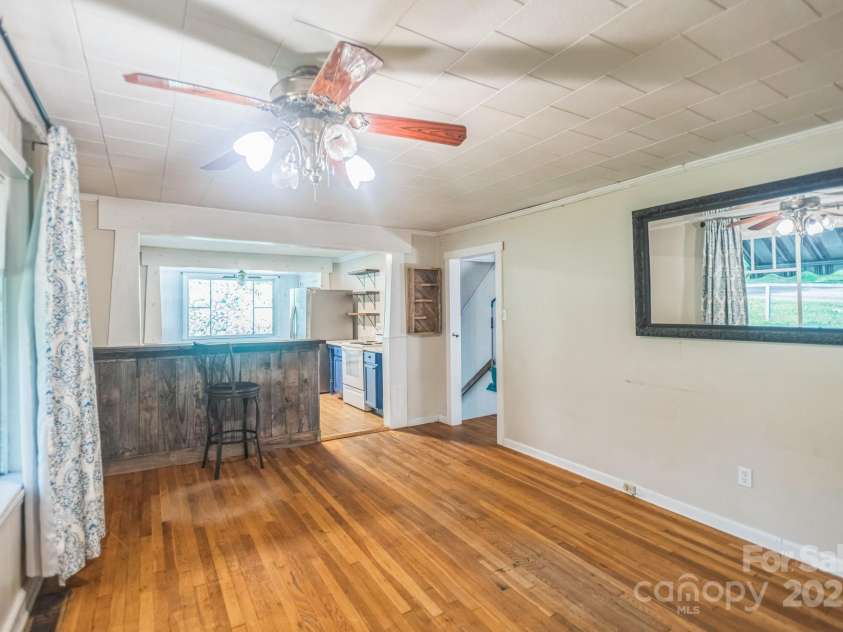 379 Louisiana Avenue, Asheville, NC 28806.  MLS# CAR4277733, YatesRealty ID 29083. 
