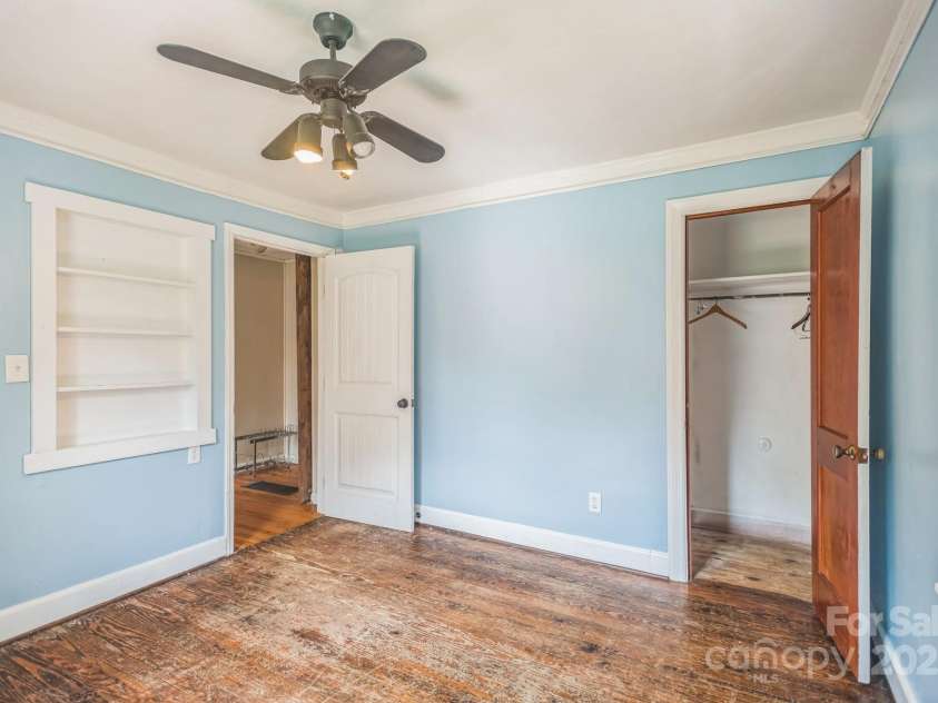 379 Louisiana Avenue, Asheville, NC 28806.  MLS# CAR4277733, YatesRealty ID 29083. 