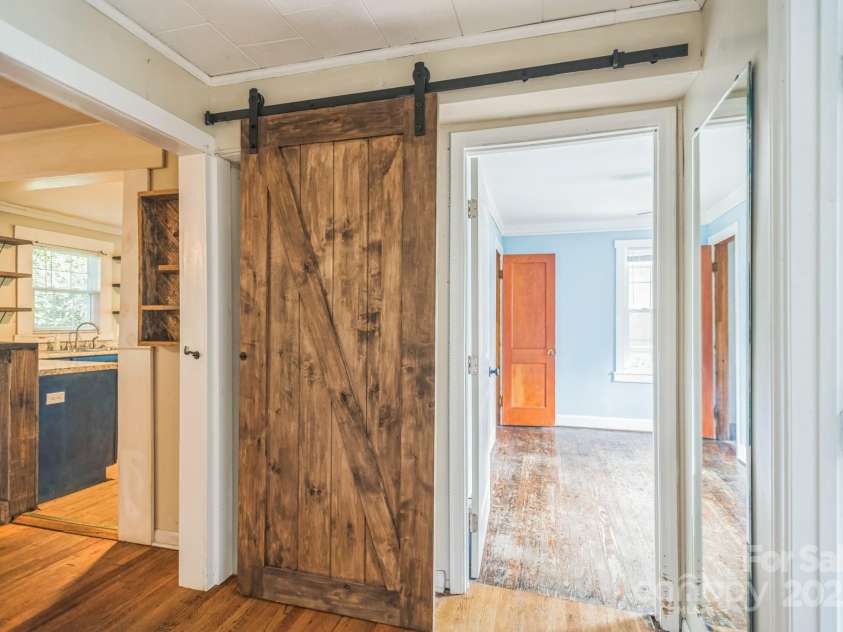 379 Louisiana Avenue, Asheville, NC 28806.  MLS# CAR4277733, YatesRealty ID 29083. 