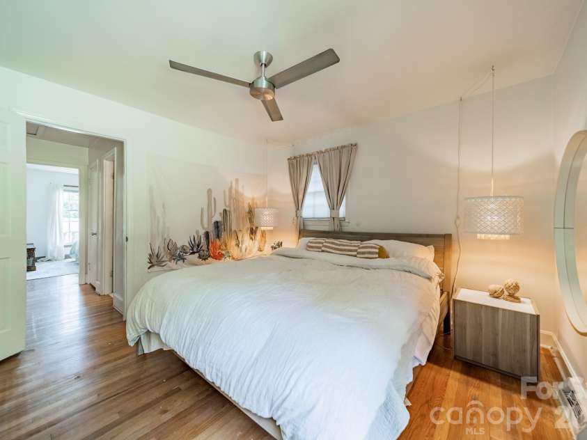 7116 Sherbourne Drive, Charlotte, NC 28210.  MLS# CAR4383410, YatesRealty ID 29084. 