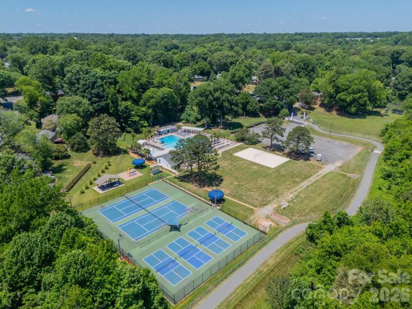 7116 Sherbourne Drive, Charlotte, NC 28210.  MLS# CAR4383410, YatesRealty ID 29084. Starclaire Recreation Club and the Greenway are just steps away!
