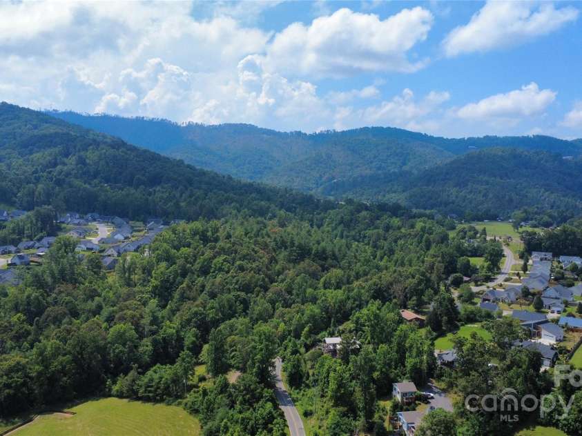 842 Adelston Lane, Asheville, NC 28804.  MLS# CAR4217430, YatesRealty ID 29084. 