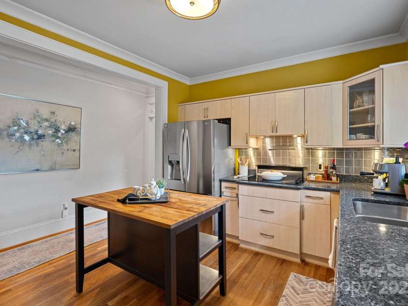 1801 Wilmore Drive, Charlotte, NC 28203.  MLS# CAR4243684, YatesRealty ID 29088. 