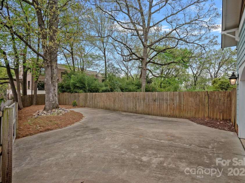 1801 Wilmore Drive, Charlotte, NC 28203.  MLS# CAR4243684, YatesRealty ID 29088. 