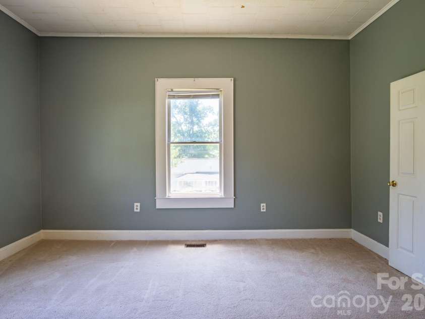 638 MAIN Extension, Lincolnton, NC 28092.  MLS# CAR4390181, YatesRealty ID 29088. 