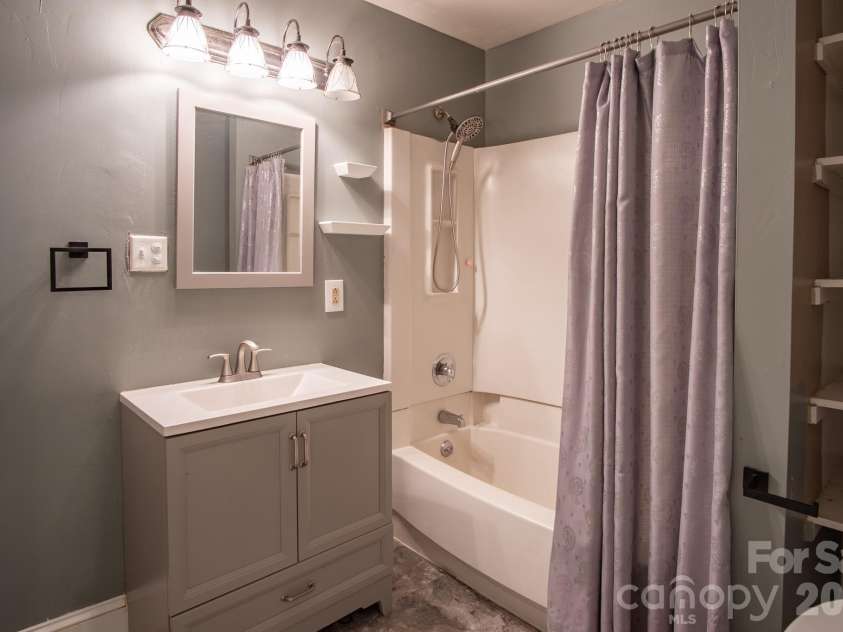 638 MAIN Extension, Lincolnton, NC 28092.  MLS# CAR4390181, YatesRealty ID 29088. 