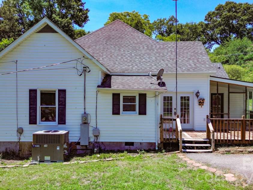 638 MAIN Extension, Lincolnton, NC 28092.  MLS# CAR4390181, YatesRealty ID 29088. 