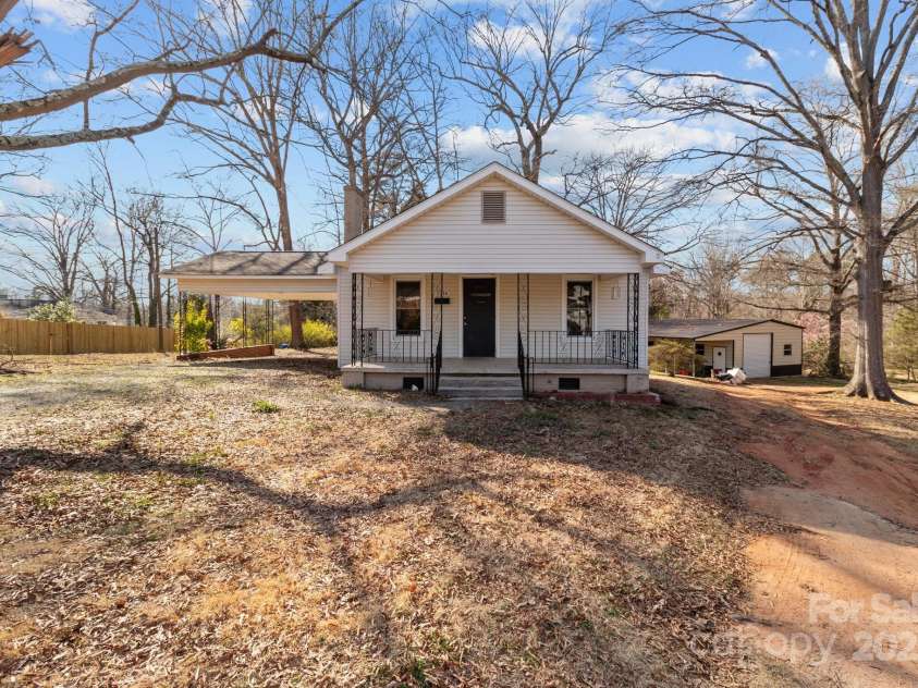 1216 Innis Avenue, Kannapolis, NC 28081.  MLS# CAR4223973, YatesRealty ID 2909. 