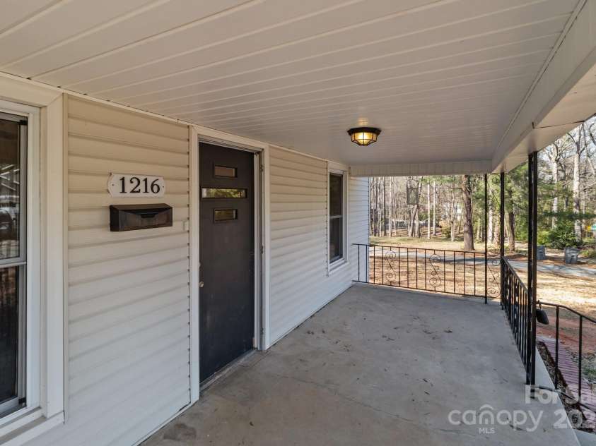 1216 Innis Avenue, Kannapolis, NC 28081.  MLS# CAR4223973, YatesRealty ID 2909. 