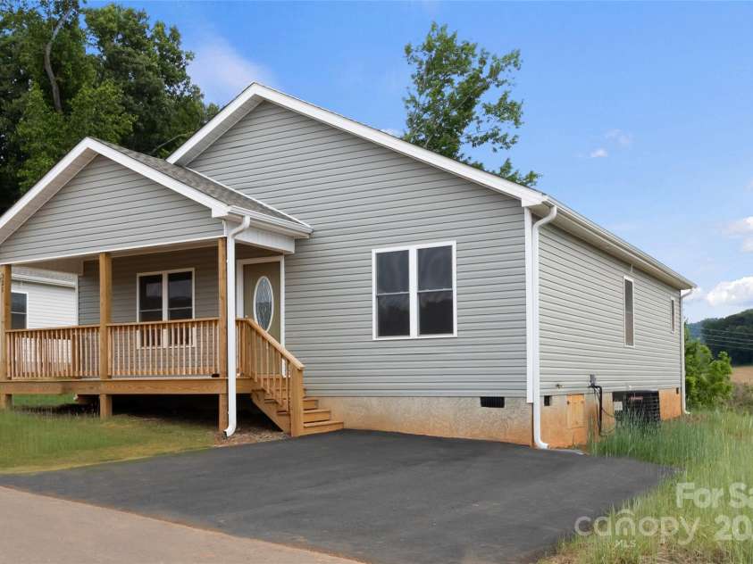 261 Quinn Hill Lane, Mars Hill, NC 28754.  MLS# CAR4106169, YatesRealty ID 2909. Representative