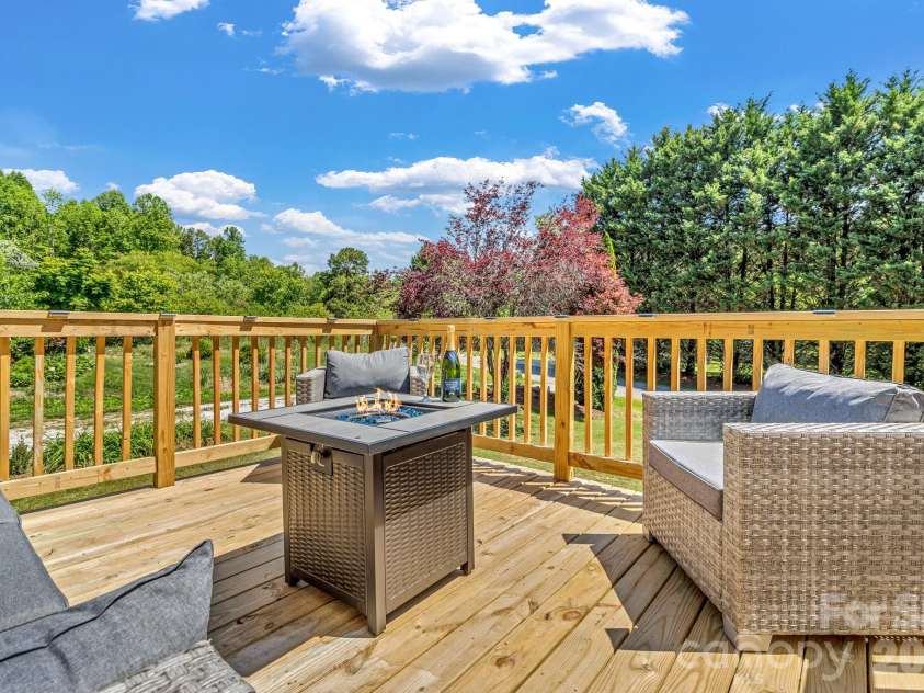 13 Spring Lake Drive, Fletcher, NC 28732.  MLS# CAR4371946, YatesRealty ID 29090. 