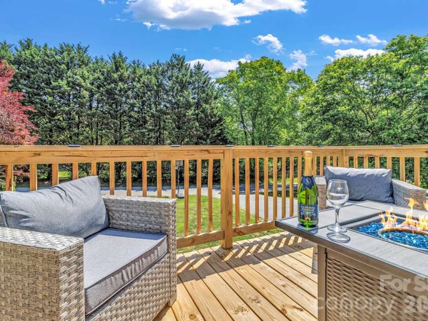 13 Spring Lake Drive, Fletcher, NC 28732.  MLS# CAR4371946, YatesRealty ID 29090. 