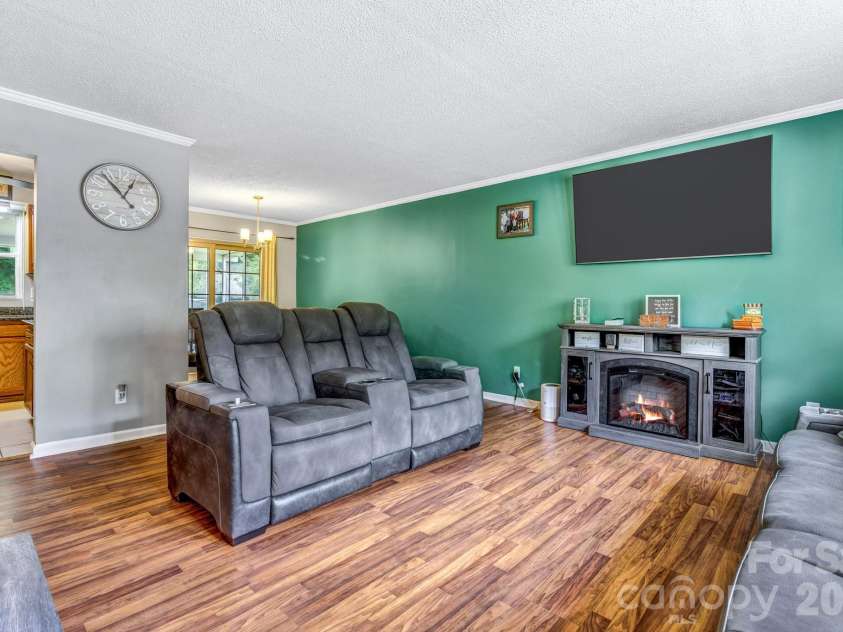 13 Spring Lake Drive, Fletcher, NC 28732.  MLS# CAR4371946, YatesRealty ID 29090. 