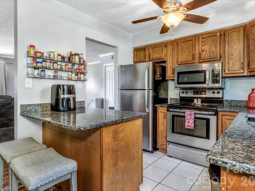 13 Spring Lake Drive, Fletcher, NC 28732.  MLS# CAR4371946, YatesRealty ID 29090. 