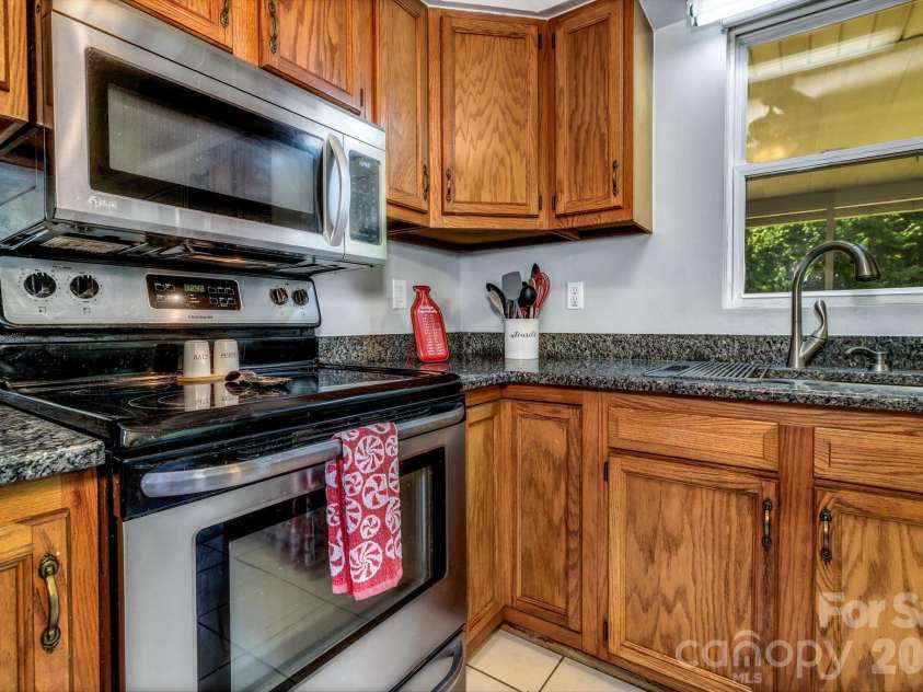 13 Spring Lake Drive, Fletcher, NC 28732.  MLS# CAR4371946, YatesRealty ID 29090. 