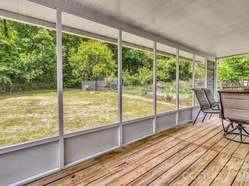 13 Spring Lake Drive, Fletcher, NC 28732.  MLS# CAR4371946, YatesRealty ID 29090. 