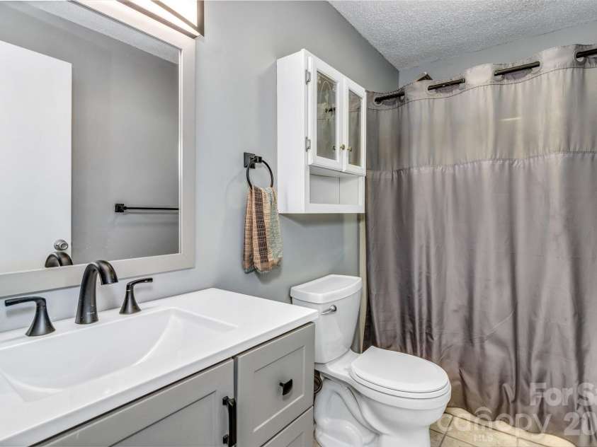 13 Spring Lake Drive, Fletcher, NC 28732.  MLS# CAR4371946, YatesRealty ID 29090. 