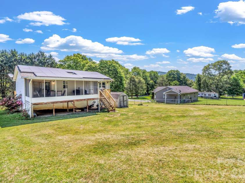 13 Spring Lake Drive, Fletcher, NC 28732.  MLS# CAR4371946, YatesRealty ID 29090. 