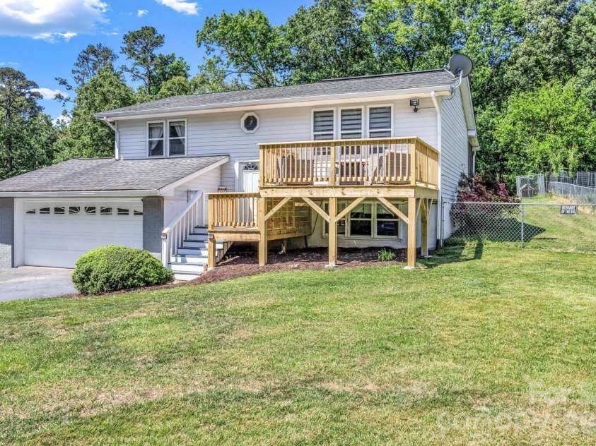 13 Spring Lake Drive, Fletcher, NC 28732.  MLS# CAR4371946, YatesRealty ID 29090. Great home with 2 car garage