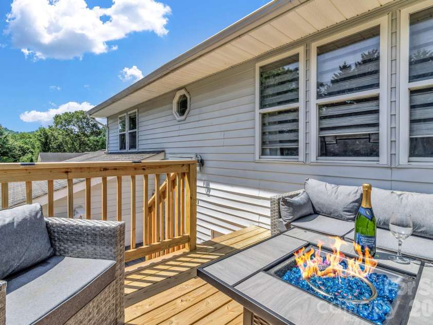 13 Spring Lake Drive, Fletcher, NC 28732.  MLS# CAR4371946, YatesRealty ID 29090. Nice front porch
