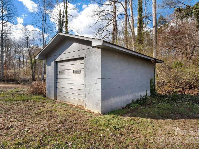 80 Robinson Holler Drive, Marion, NC 28752.  MLS# CAR4112689, YatesRealty ID 29090. Great block building with concrete pad.