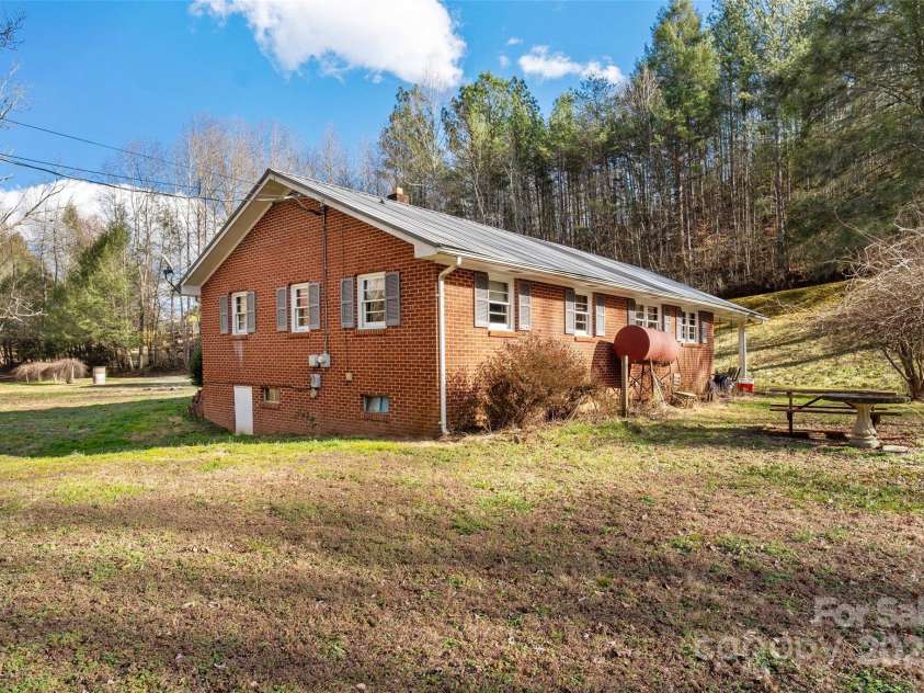 80 Robinson Holler Drive, Marion, NC 28752.  MLS# CAR4112689, YatesRealty ID 29090. Main floor living.