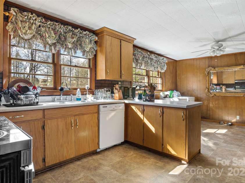 80 Robinson Holler Drive, Marion, NC 28752.  MLS# CAR4112689, YatesRealty ID 29090. Nice lighting over the kitchen sink.