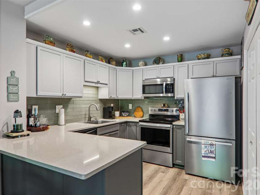 147 Lake Drive, Lake Lure, NC 28746.  MLS# CAR4385694, YatesRealty ID 29092. Modern tile backsplash
