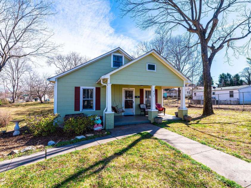 905 Orchard Street, Valdese, NC 28690.  MLS# CAR4271116, YatesRealty ID 29092. 