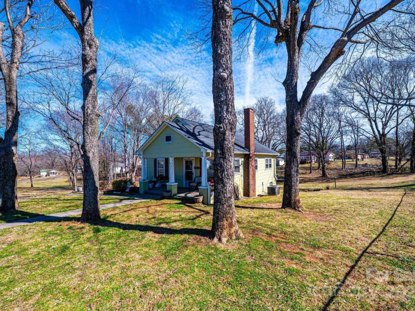 905 Orchard Street, Valdese, NC 28690.  MLS# CAR4271116, YatesRealty ID 29092. 