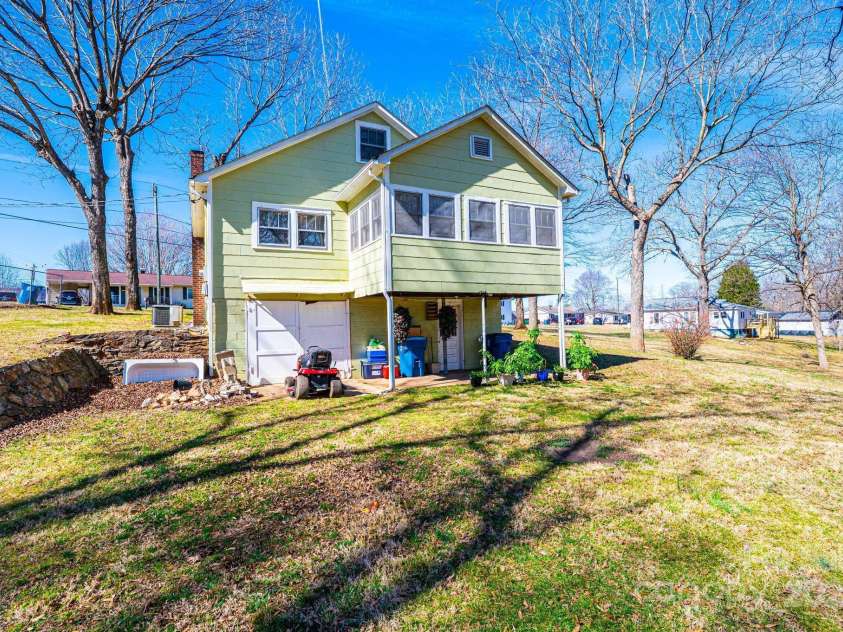 905 Orchard Street, Valdese, NC 28690.  MLS# CAR4271116, YatesRealty ID 29092. 