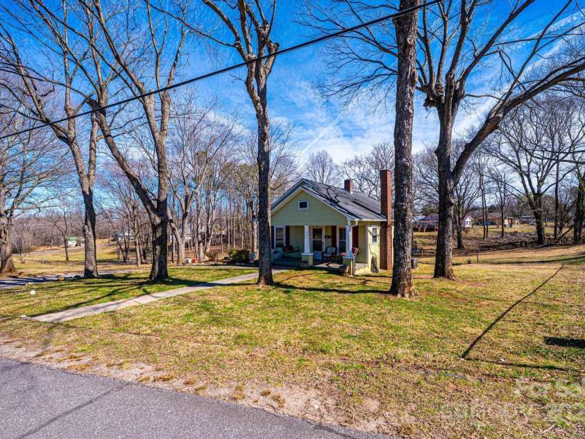 905 Orchard Street, Valdese, NC 28690.  MLS# CAR4271116, YatesRealty ID 29092. 