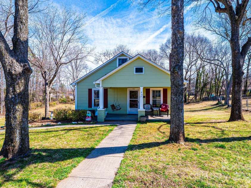 905 Orchard Street, Valdese, NC 28690.  MLS# CAR4271116, YatesRealty ID 29092. 