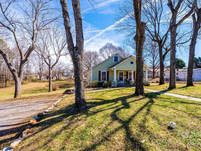 905 Orchard Street, Valdese, NC 28690.  MLS# CAR4271116, YatesRealty ID 29092. 