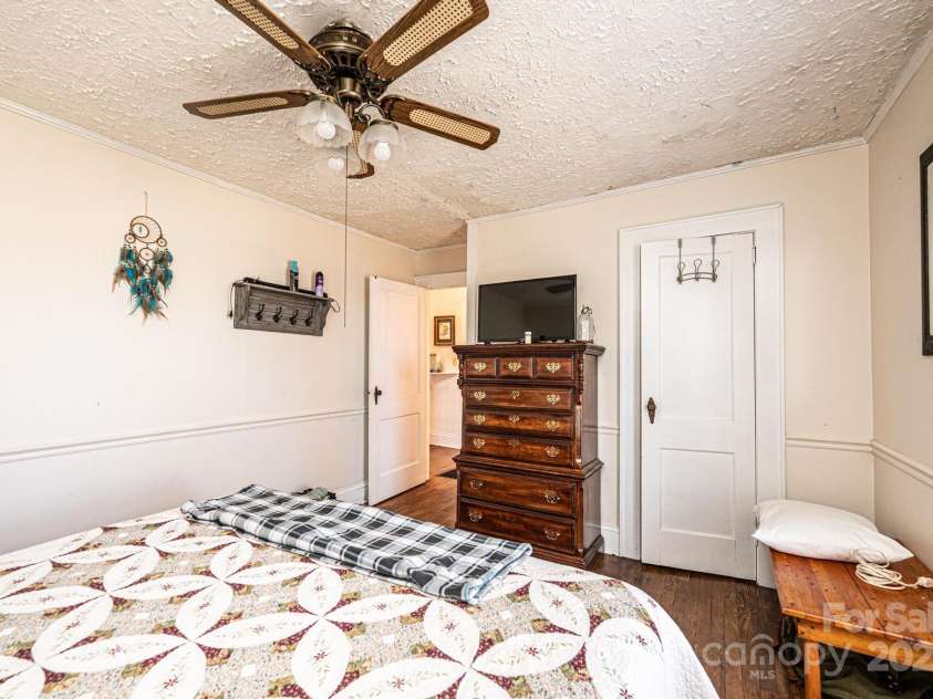 905 Orchard Street, Valdese, NC 28690.  MLS# CAR4271116, YatesRealty ID 29092. 