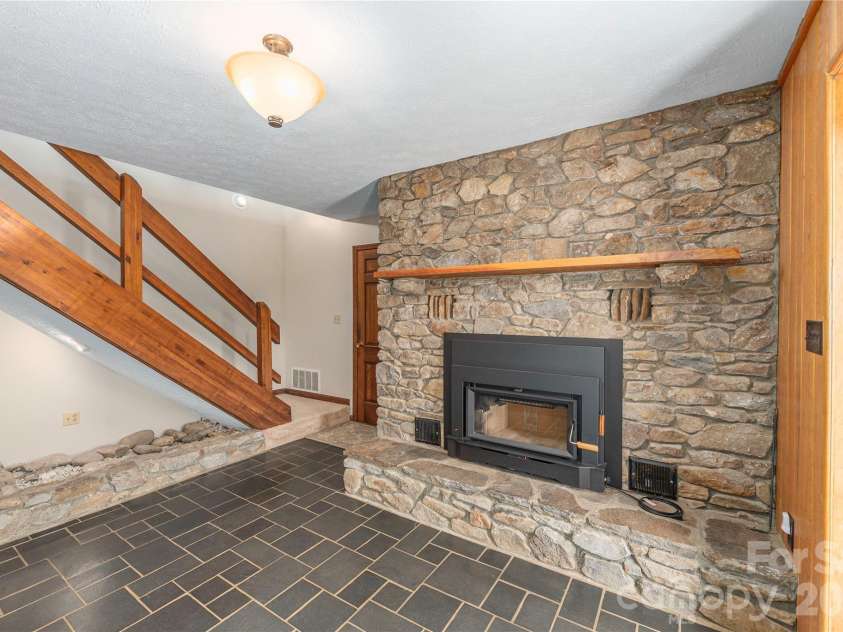 250 Lynn Cove Road, Asheville, NC 28804.  MLS# CAR4382312, YatesRealty ID 29093. 