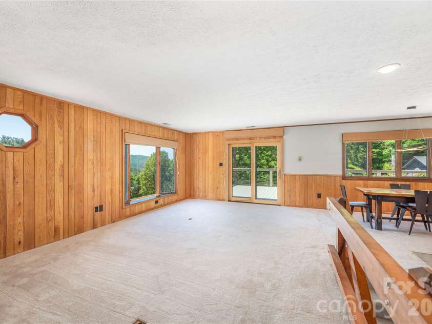 250 Lynn Cove Road, Asheville, NC 28804.  MLS# CAR4382312, YatesRealty ID 29093. 