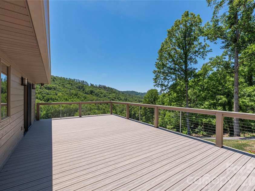 250 Lynn Cove Road, Asheville, NC 28804.  MLS# CAR4382312, YatesRealty ID 29093. 
